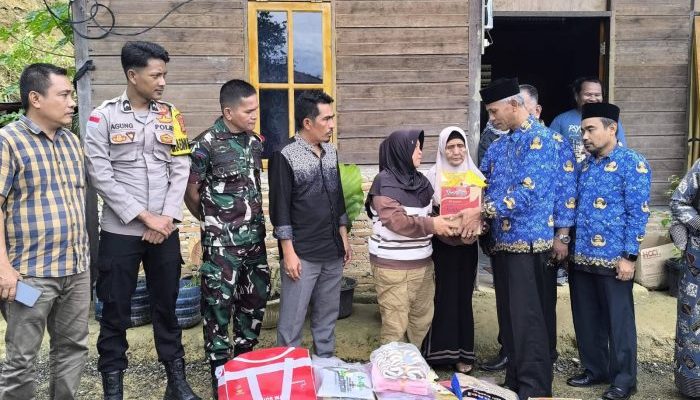 Sekda Simeulue Tinjau Longsor di Suka Jaya, Target Normalisasi 4 Hari