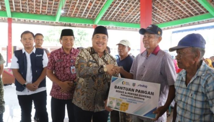 Tekan Inflasi dan Kemiskinan, Pemkab Jombang Distribusikan Bantuan Beras dan Minyak