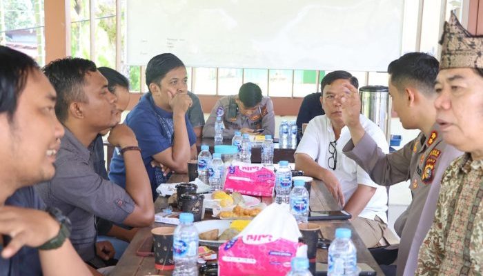 Kapolres Kuansing Perkuat Sinergi dengan Media, Tegaskan Lawan Hoaks