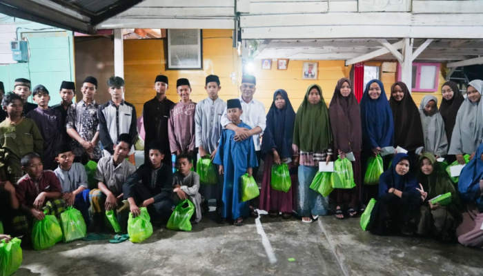 Ketua DPRD Riau Salurkan Bantuan untuk Anak Yatim di Ponpes Nurul Tauhid