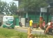 Mobil Samsat Keliling Tabrak Becak di Jombang, Dua Orang Terluka