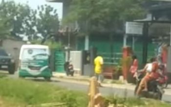 Mobil Samsat Keliling Tabrak Becak di Jombang, Dua Orang Terluka