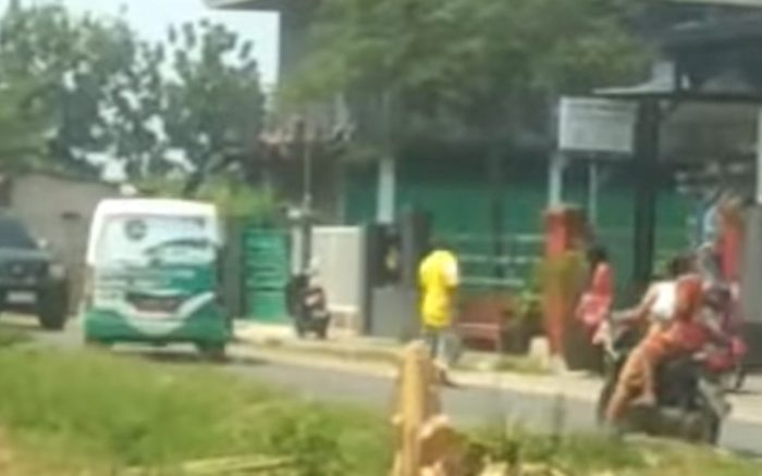 Mobil Samsat Keliling Tabrak Becak di Jombang, Dua Orang Terluka