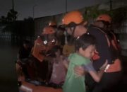 Banjir Rendam Permukiman di Rumbai Timur, Basarnas Pekanbaru Evakuasi Warga