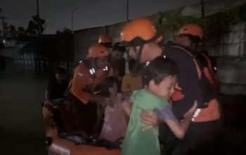 Banjir Rendam Permukiman di Rumbai Timur, Basarnas Pekanbaru Evakuasi Warga