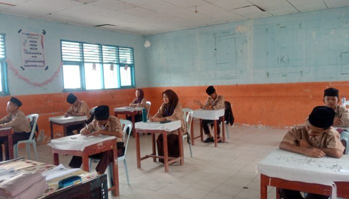 Jelang Ujian Madrasah, Siswa Kelas IX MTs YPPI Bengkalis Jalani UAS