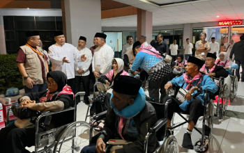 Plt Gubri Lepas Kloter 4 Jemaah Haji Riau, Ingatkan Fokus Ibadah dan Jaga Kesehatan