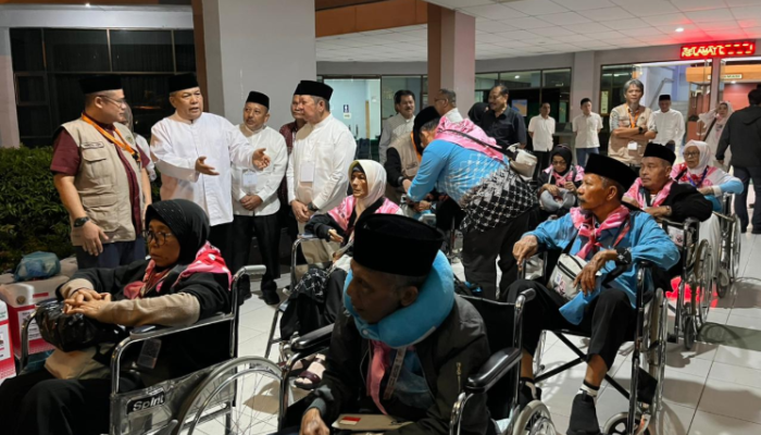 Plt Gubri Lepas Kloter 4 Jemaah Haji Riau, Ingatkan Fokus Ibadah dan Jaga Kesehatan