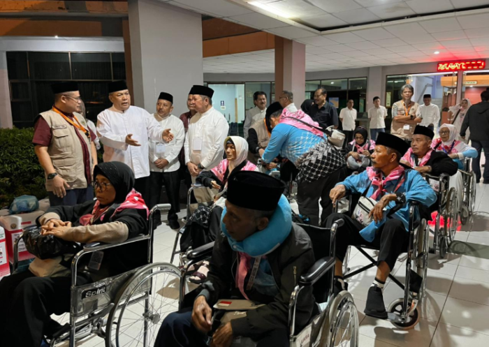 Plt Gubri Lepas Kloter 4 Jemaah Haji Riau, Ingatkan Fokus Ibadah dan Jaga Kesehatan