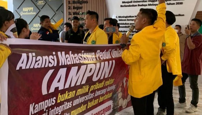 Demo di Rektorat Unilak, Mahasiswa Soroti Transparansi