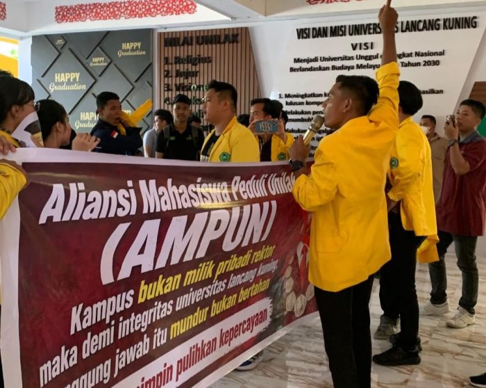 Demo di Rektorat Unilak, Mahasiswa Soroti Transparansi