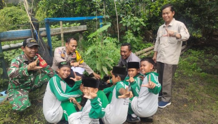 Dukung Program Kapolda Riau, Polsek Tempuling Gelar Green Policing