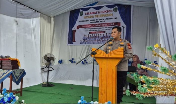 Polsek Tempuling Hadiri Pelepasan Siswa SMKN 1 Tempuling, Sampaikan Bahaya Narkoba