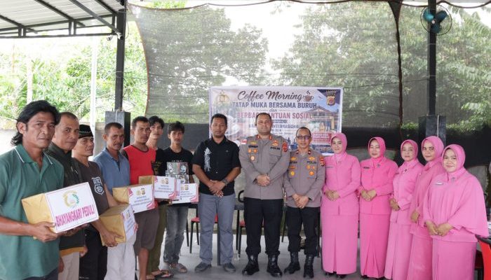Coffee Morning May Day, Polres Simeulue Serahkan Bantuan Sosial untuk Buruh