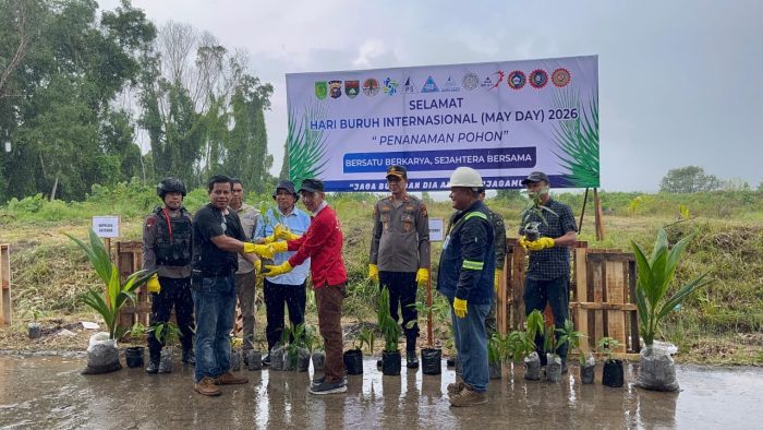 Peringati May Day, Buruh dan Manajemen PT Sambu Tanam Pohon di Kateman
