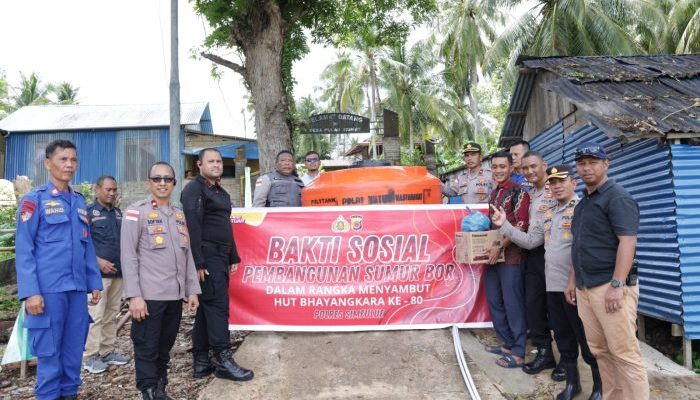 Bakti Sosial HUT Bhayangkara, Polisi Hadir Layani Warga Pulau Siumat