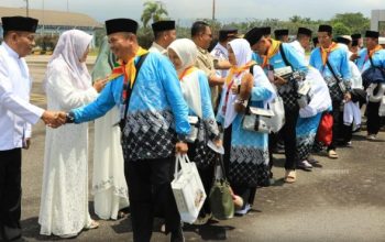 Wabup Rohul dan Pj Sekda Lepas 182 Calon Haji Kloter 12 Menuju Batam