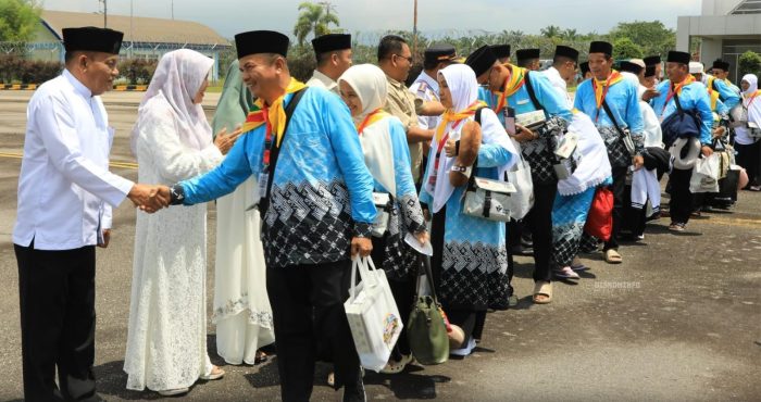 Wabup Rohul dan Pj Sekda Lepas 182 Calon Haji Kloter 12 Menuju Batam