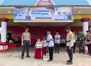 Kapolda Riau Beri Penghargaan Kader Da’i Cilik Green Policing di Kateman