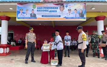 Kapolda Riau Beri Penghargaan Kader Da’i Cilik Green Policing di Kateman