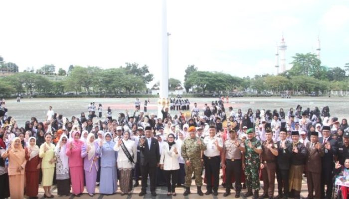 Pimpin Upacara Hardiknas, Bupati Rohul Ajak Semua Pihak Perkuat Kolaborasi Pendidikan