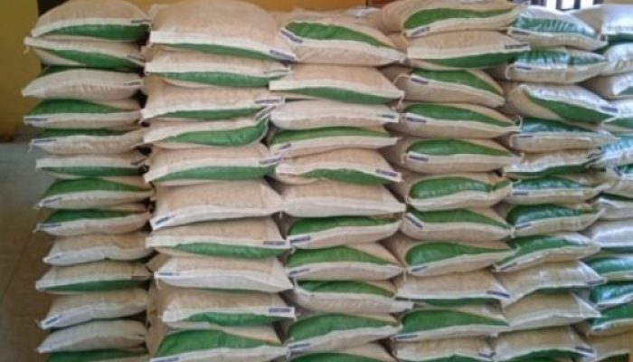 Pemdes Meskom Salurkan Bantuan Sembako kepada 742 KPM