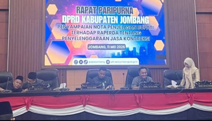 Paripurna DPRD Jombang Bahas Raperda Jasa Konstruksi, Bupati Warsubi Tekankan Profesionalisme
