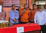 Diguyur Hujan, Pasar Murah Pemkab Dharmasraya Tetap Diserbu Warga
