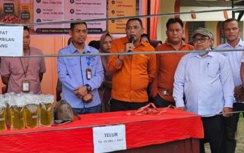 Diguyur Hujan, Pasar Murah Pemkab Dharmasraya Tetap Diserbu Warga