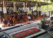 Rombongan Biksu Walk for Peace Disambut Hangat di Tebuireng Jombang