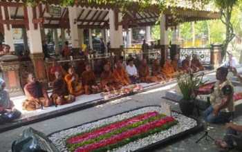 Rombongan Biksu Walk for Peace Disambut Hangat di Tebuireng Jombang