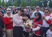 Momen Hangat CFD Dharmasraya, Warga Rayakan Ulang Tahun Bupati Annisa