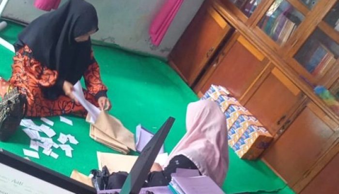 Staf TU MTs YPPI Bengkalis Matangkan Persiapan Ujian Akhir Semester Genap