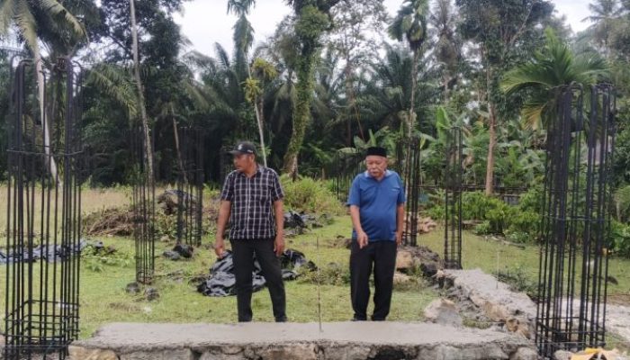 Anggota DPRK Simeulue Fraksi PDIP Tinjau Pembangunan Masjid Luan Surep