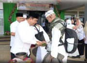 Wabup Rohul Sambut Kepulangan Jemaah Haji Kloter 8 di Bandara Tuanku Tambusai
