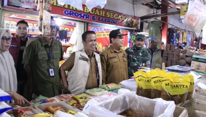 Monitoring Pasar Arengka, Pemko Pekanbaru Pastikan Stok Pangan Aman