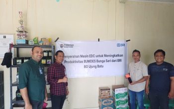BRI BO Ujung Batu Dorong Digitalisasi Desa, BUMDes Bunga Sari Kini Miliki Mesin EDC