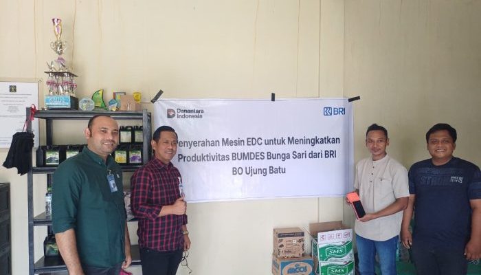 BRI BO Ujung Batu Dorong Digitalisasi Desa, BUMDes Bunga Sari Kini Miliki Mesin EDC
