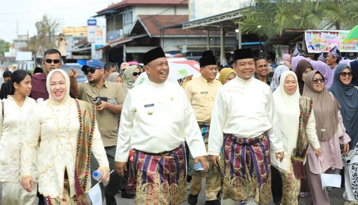 Kontingen Rohul Tampil di Pawai Taaruf MTQ Riau, Bupati Anton Jalan Bersama Ribuan Peserta