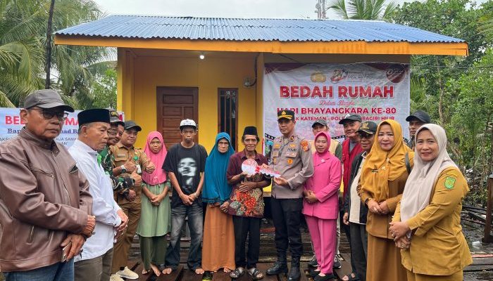 Hari Bhayangkara ke-80, Polsek Kateman Resmikan Hasil Bedah Rumah