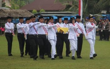 Wakapolres Inhil Pimpin Upacara di Batang Tuaka, Tiga Pilar Sungai Luar Terima Penghargaan