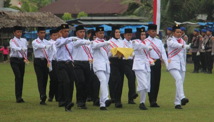 Wakapolres Inhil Pimpin Upacara di Batang Tuaka, Tiga Pilar Sungai Luar Terima Penghargaan