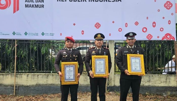 Piagam Kapolda Riau Diserahkan di Kempas, Personel dan Mitra Polri Diganjar Penghargaan