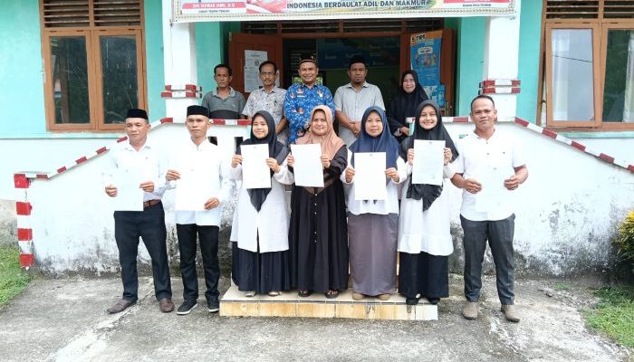 Camat Teupah Tengah Lantik Aparatur Desa Situbuk, Tekankan Transparansi Anggaran