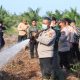 Kapolres Inhil Pimpin Pemadaman Karhutla di Gaung, Warga Diimbau Tak Bakar Lahan