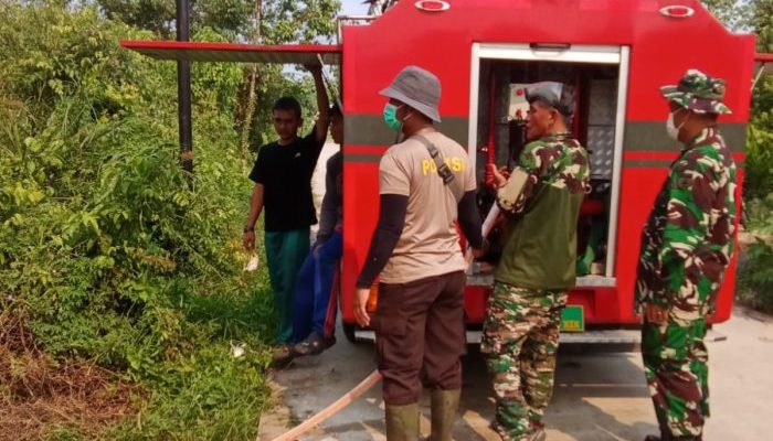 Api Kembali Menyala Saat Pendinginan Kebakaran di Sungai Beringin