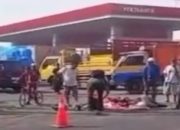 Motor Hantam Belakang Truk Antre Solar di SPBU Japanan, Satu Remaja Tewas