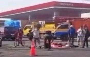 Motor Hantam Belakang Truk Antre Solar di SPBU Japanan, Satu Remaja Tewas