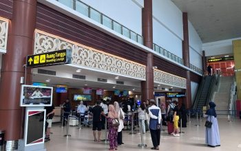 Erupsi Anak Gunung Krakatau, 30 Penerbangan di Bandara SSK II Dibatalkan