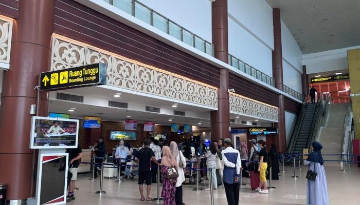 Erupsi Anak Gunung Krakatau, 30 Penerbangan di Bandara SSK II Dibatalkan
